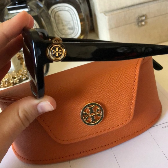 Tory Burch sunglasses! - Picture 5 of 8